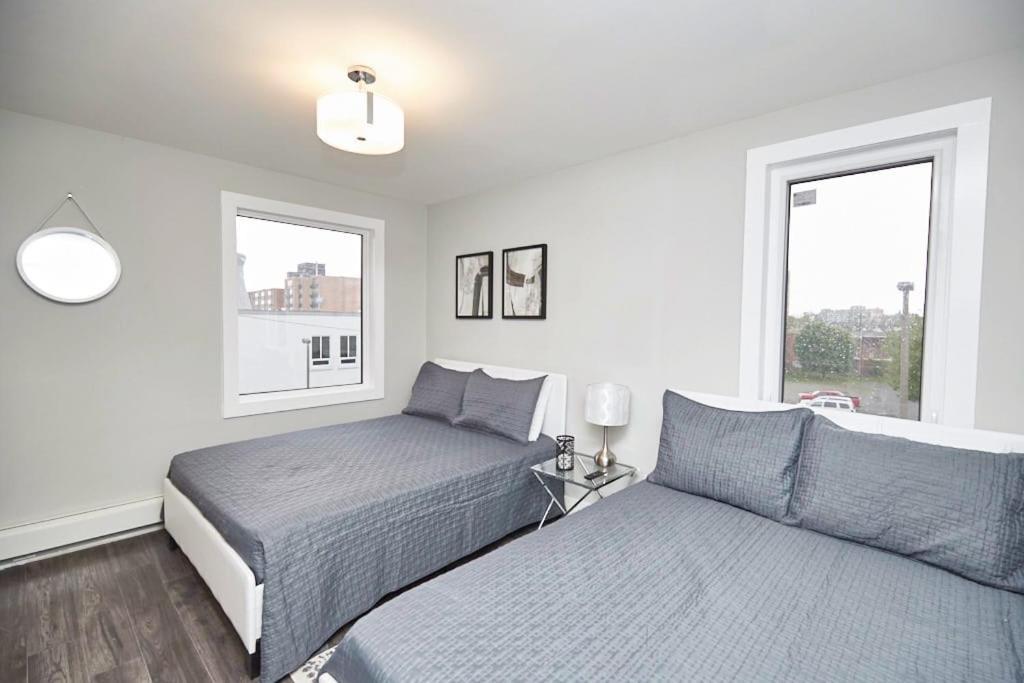 Clifton Hill Hideaway 4B - Two Bedroom Condo Niagara Falls Exterior photo