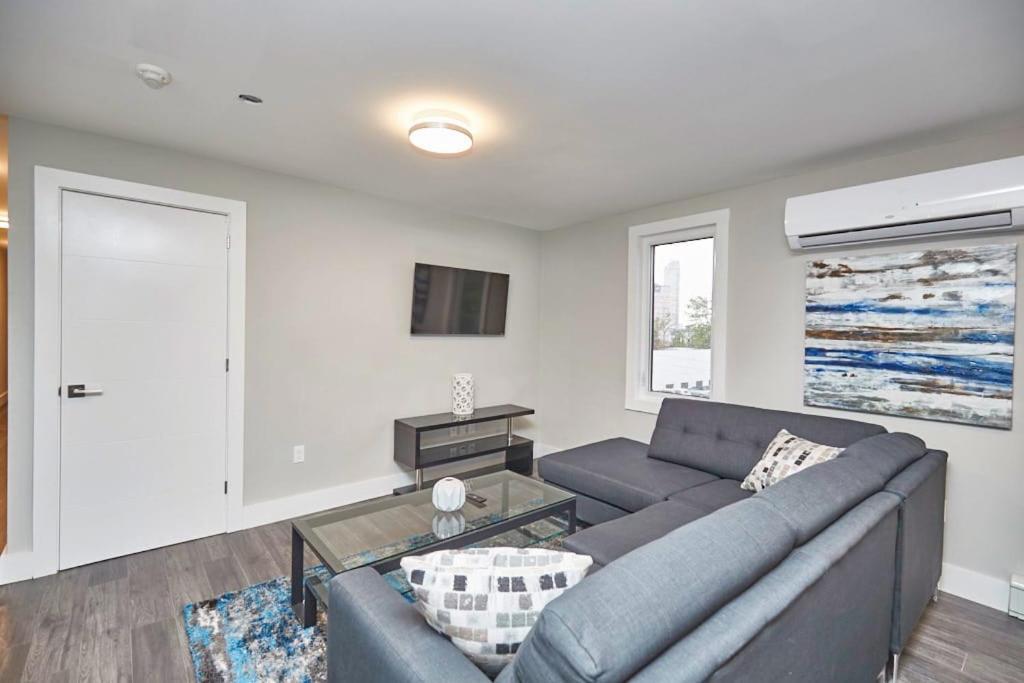 Clifton Hill Hideaway 4B - Two Bedroom Condo Niagara Falls Exterior photo