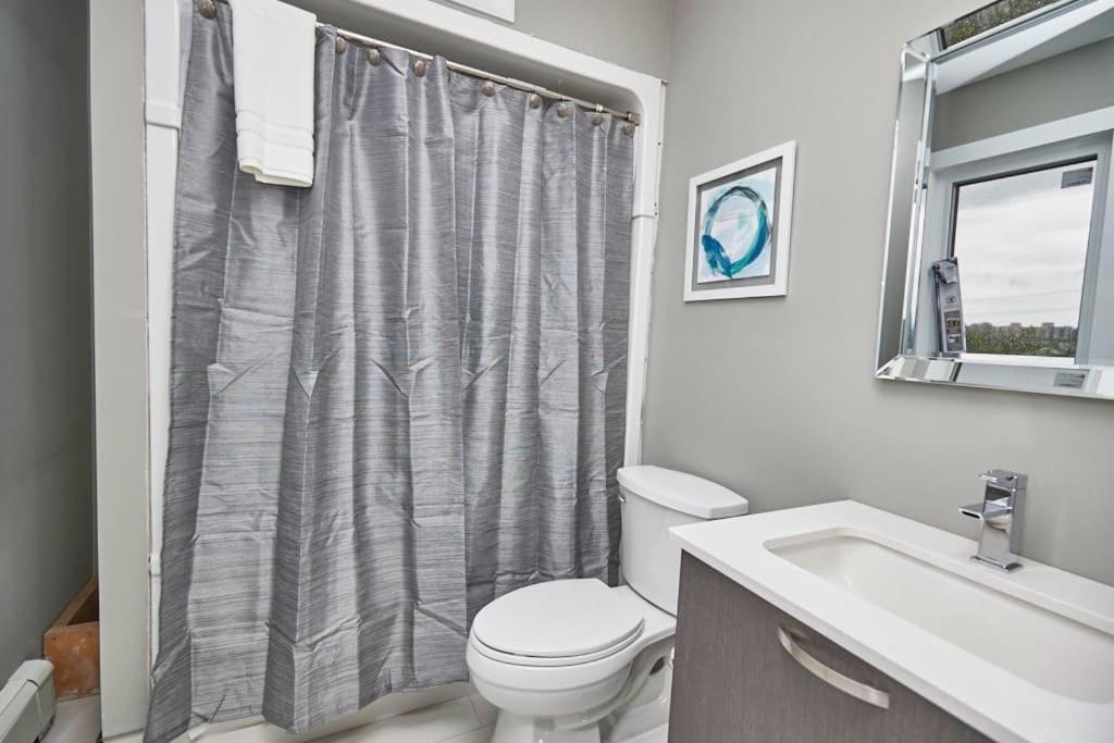 Clifton Hill Hideaway 4B - Two Bedroom Condo Niagara Falls Exterior photo
